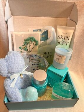 Avon Skin So Soft Bath & Body Gift Bundle in Light Blue/Turquoise